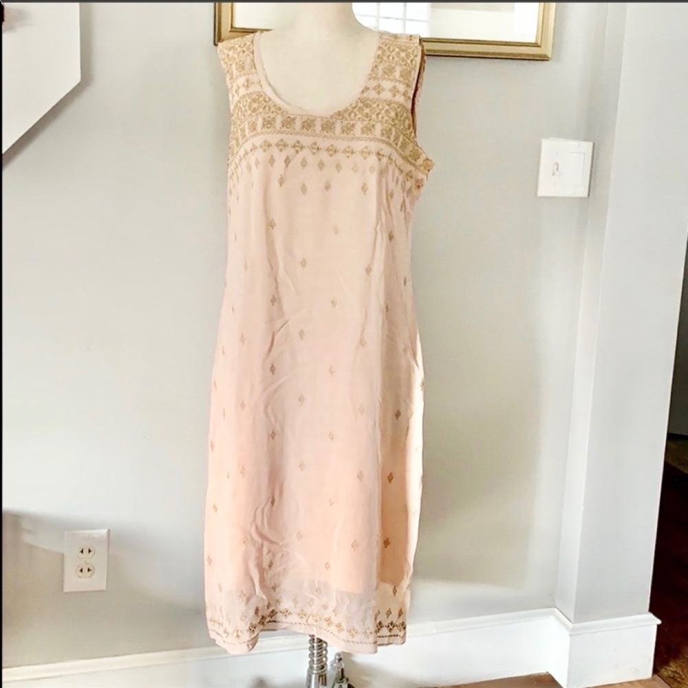 Exquisite SUNDANCE dress with gold detail